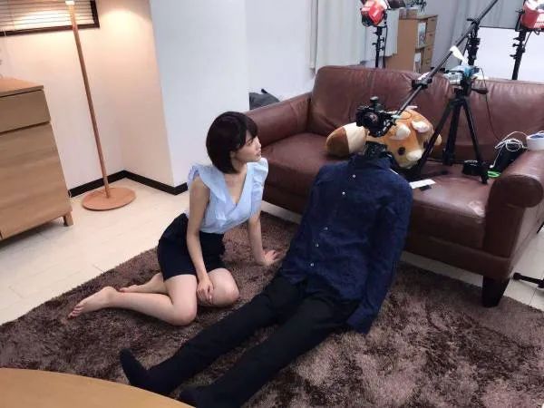 " 让人迷惑的岛国片拍摄现场 "