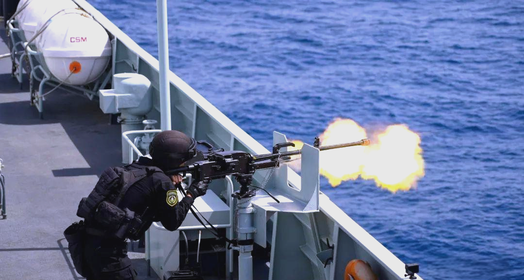 中国海军亚丁湾训练:特战分队全实弹射击