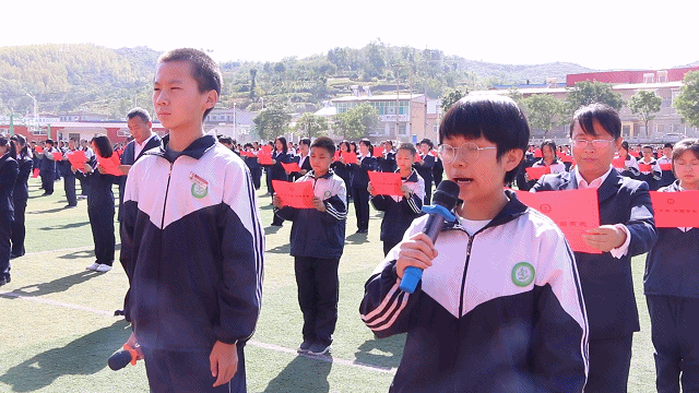 不负青春 强国有我——交口二中举行千人诵读活动