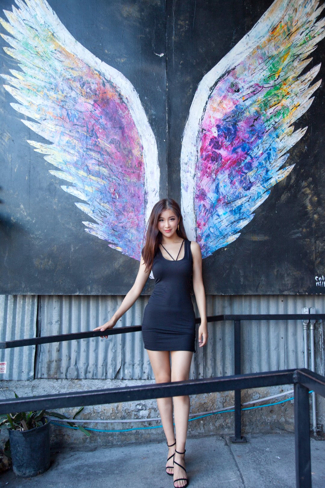 库里和她同台不敢直视她,科比和她同台腼腆,她是周玲安!