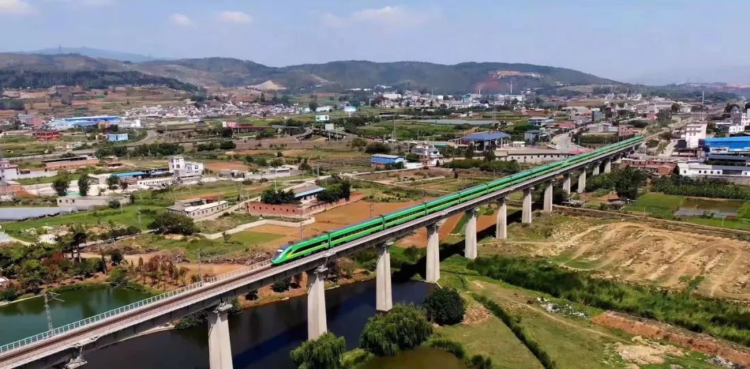 红河开远市 高铁图片