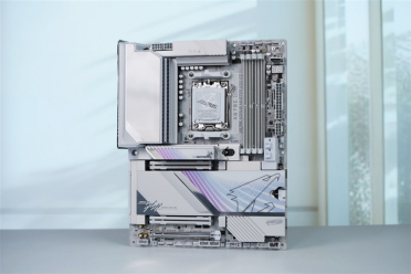 真男人的梦中情板！技嘉X870E AORUS MASTER X3D ICE评测：X3D再打一管鸡血