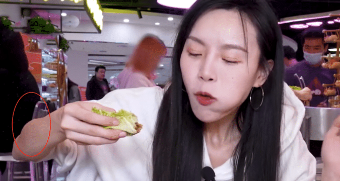 美食博主小贝越吃越瘦,胳膊肿胀疑似营养不良,网友:都瘦脱相了