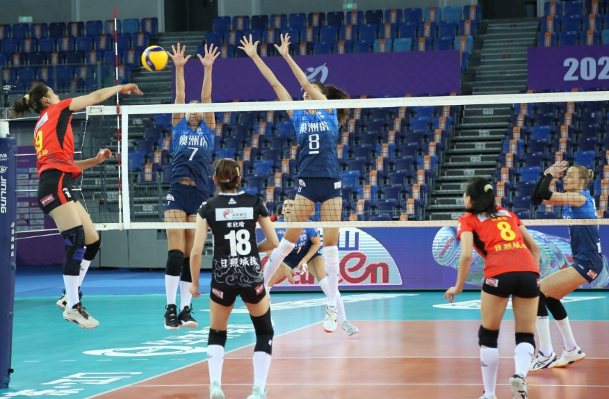 孙杰打主攻秀下限!安家杰乱变阵乱换人,山东女排一传失误13次