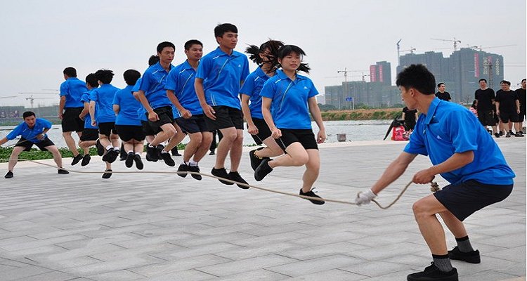 一个接一个跳大绳技巧