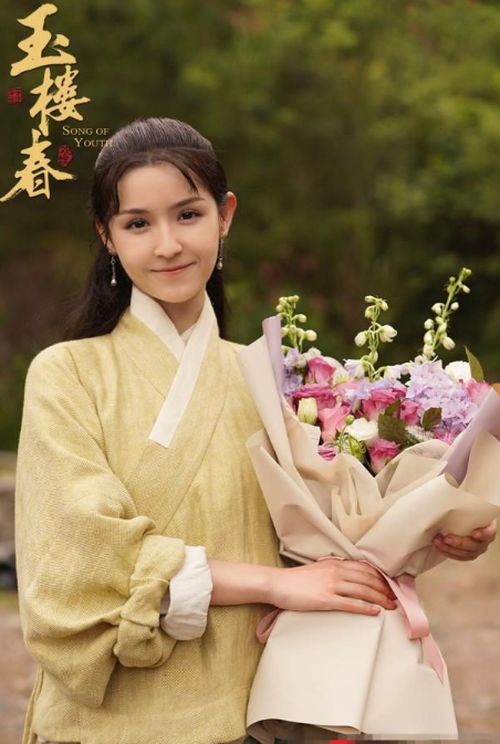 《玉楼春》中哈妮克孜定妆照,清雅素净十分养眼,宛如仙女下凡!