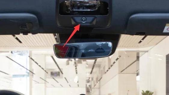 车内监控摄像头一般装在哪个位置?