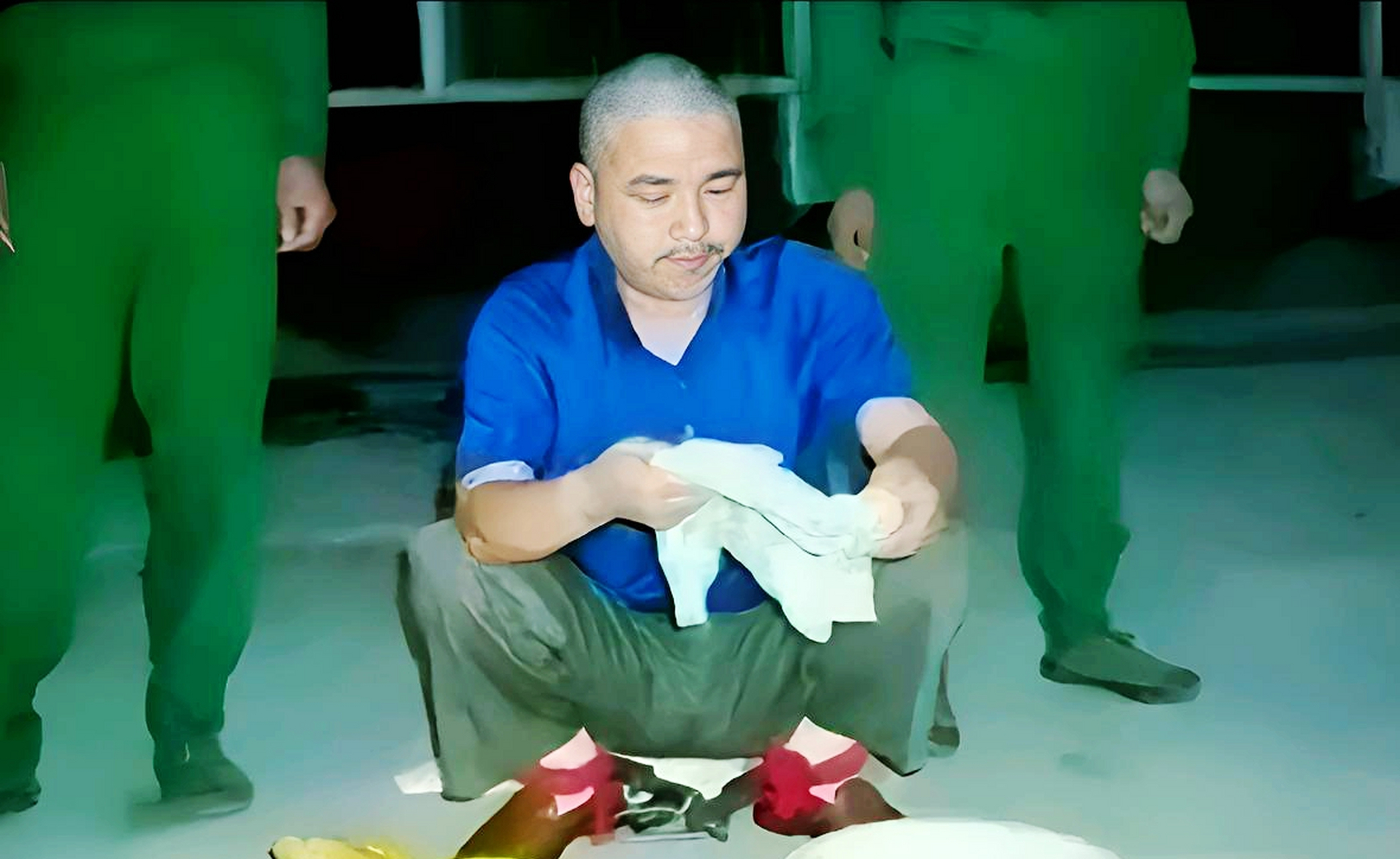 2003年,梁胜利准备享受行刑前的最后一餐!