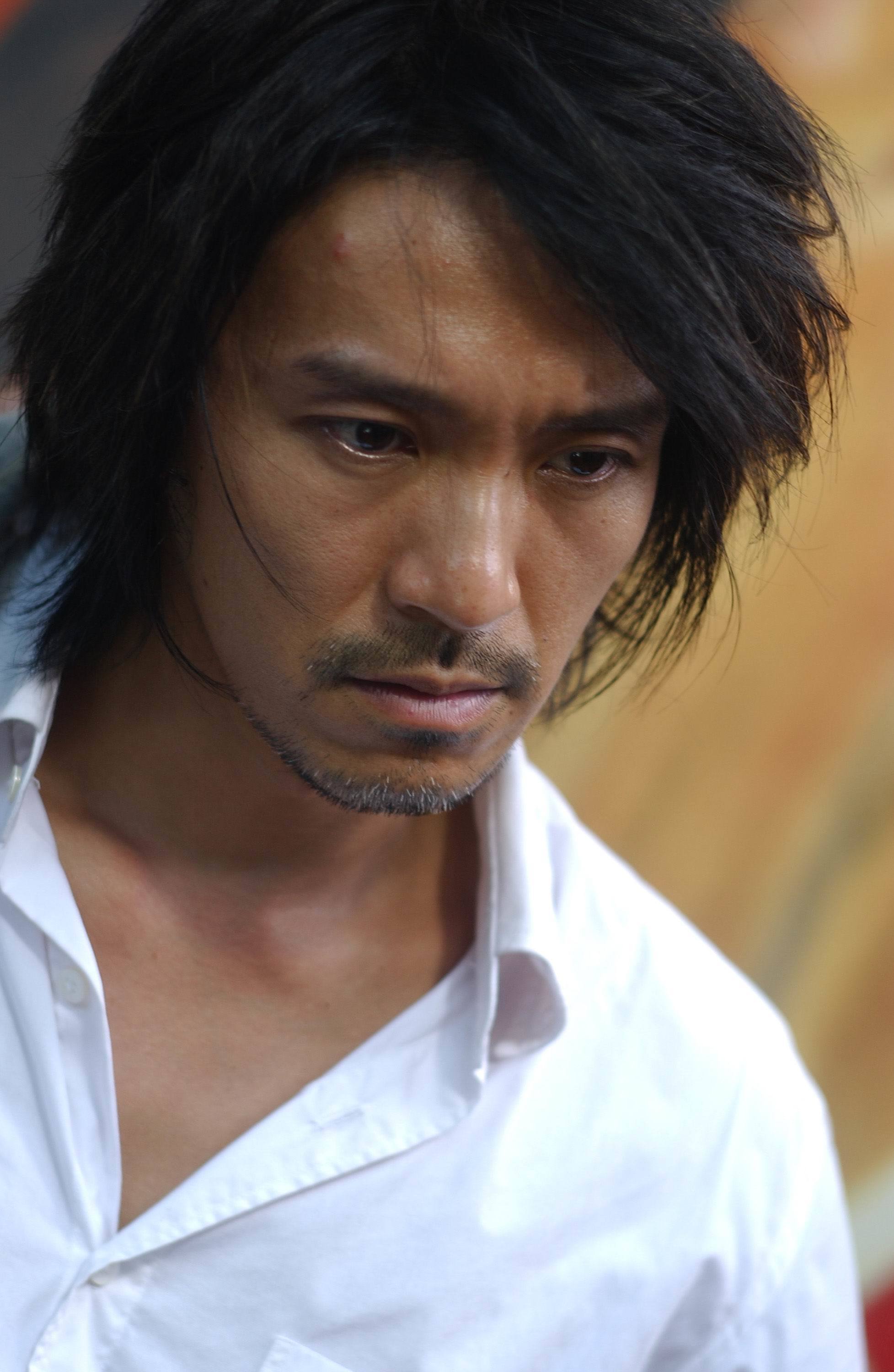 周星驰的电影情节:揭秘喜剧之王为何鲜见于电视剧