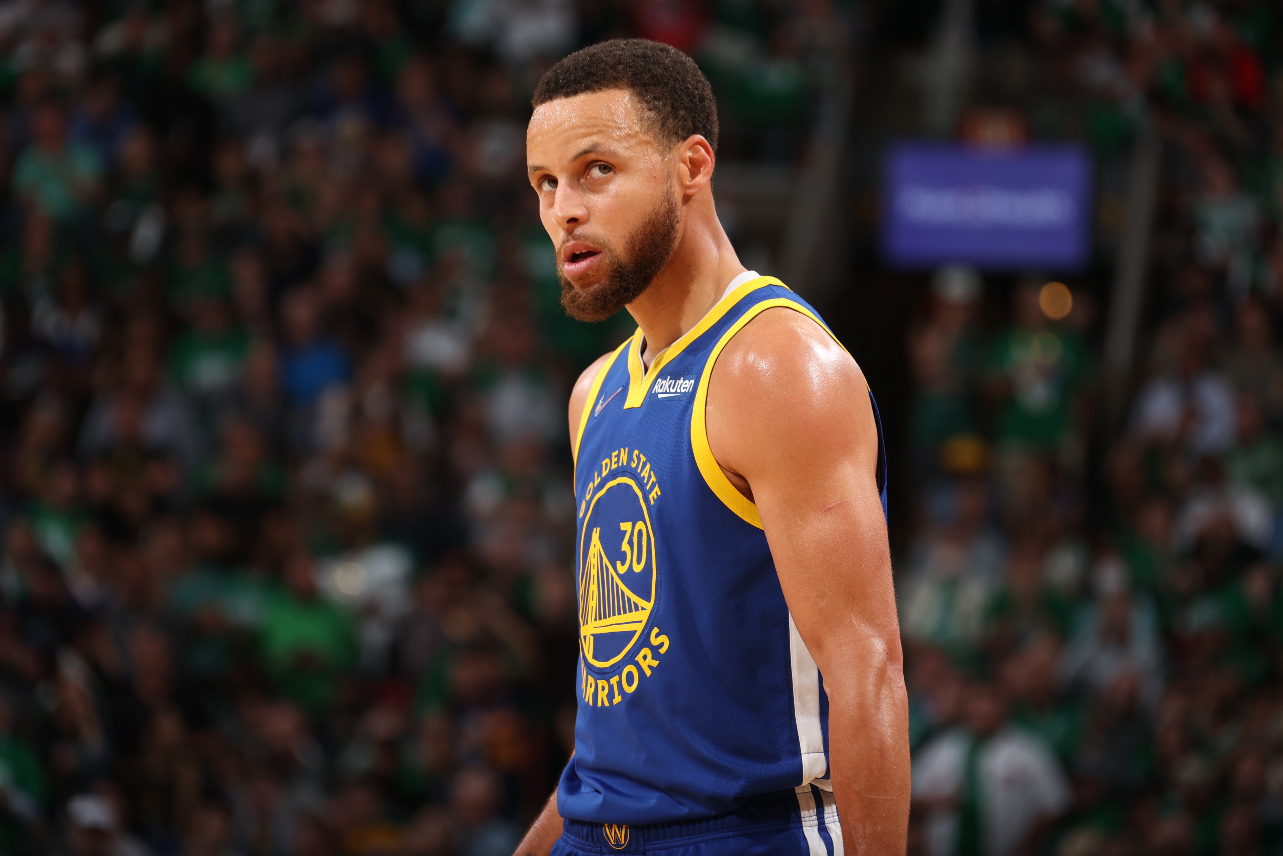 库里34 7全票当选fmvp刷爆纪录,勇士夺得总冠军!威金斯格林立功