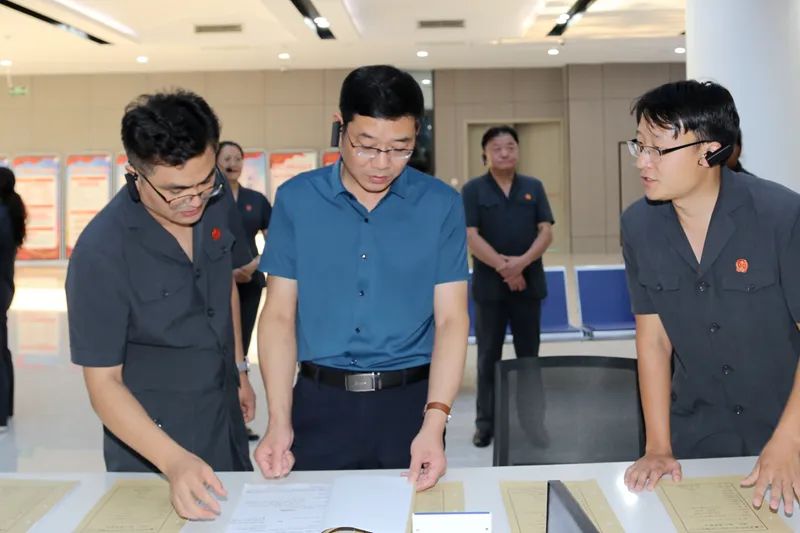 县委副书记,县长王俊卿至凤阳法院调研