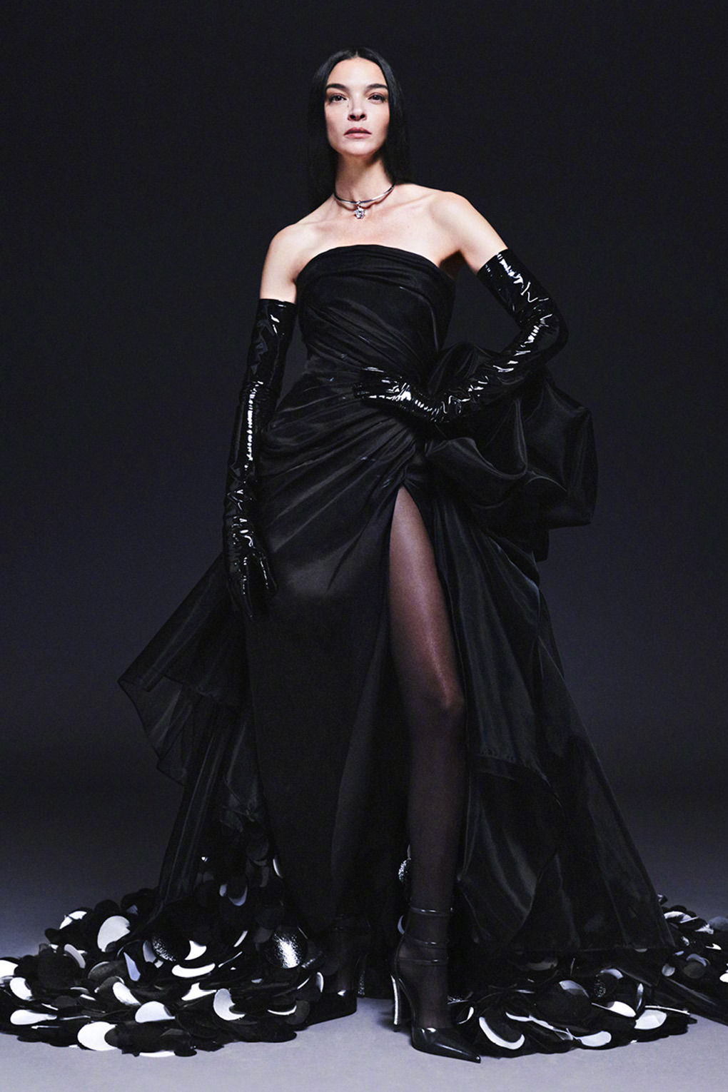 范思哲为那些气焰嚣张的美杜莎女王们打造的高定礼服系列