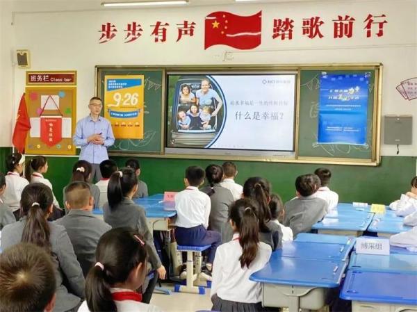 宝鸡高新第五小学五年级二班开展"家长大讲堂"主题金融知识宣传