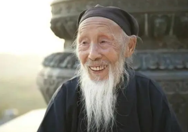 百岁道长张至顺:少吃荤,多吃素,月光底下勤散步