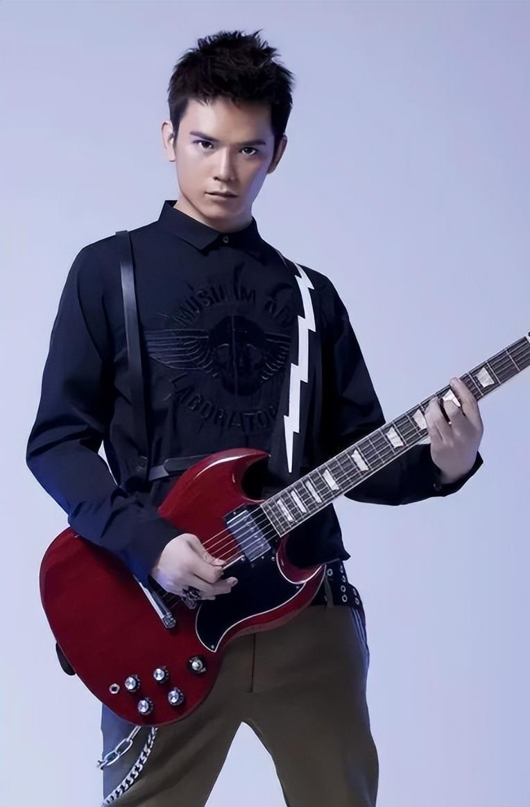 歌手张恒远因病离世,孩子未满1岁,汪峰发文:毕夏你要坚强