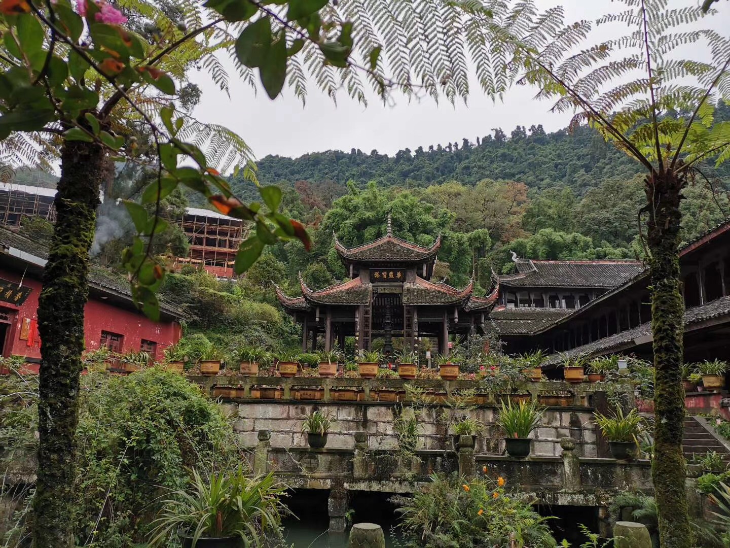 峨眉山伏虎寺华严宝塔是我国冶金艺术的精品