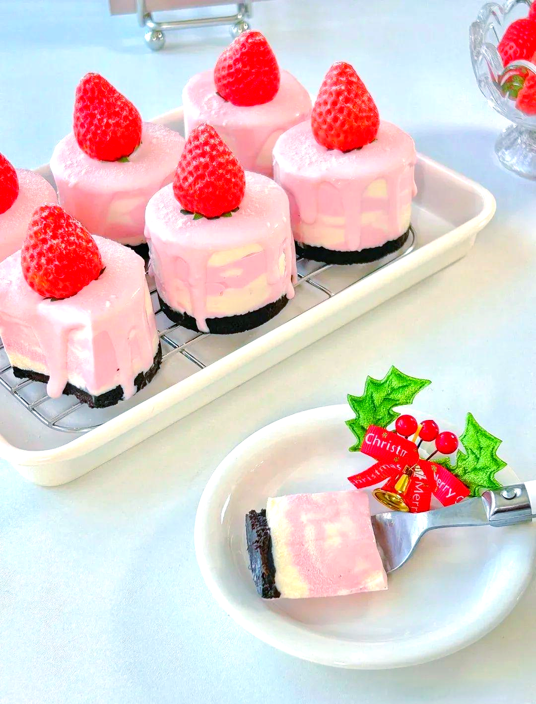 奥利奥草莓芝士蛋糕:经典与清新的完美交融,颜值与美味并存!