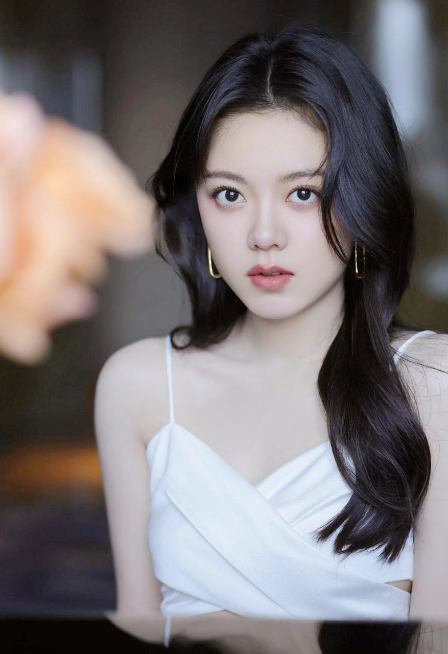 赵今麦很漂亮.现在看来,他成长了很多.这位年轻的女演员也擅长表演.