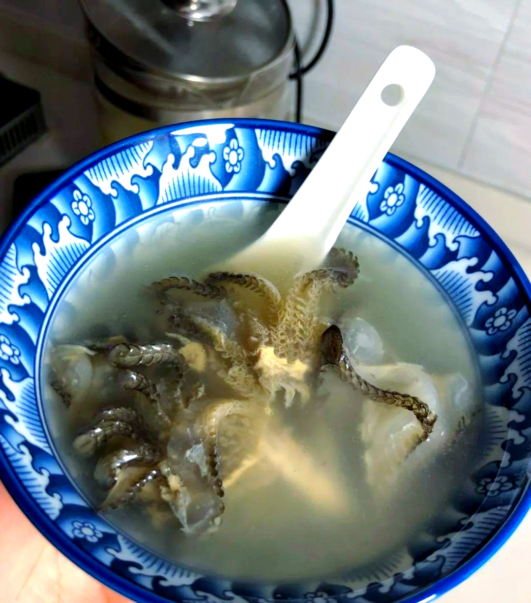 膨鱼鳃:清热解毒的珍贵食材与多样汤谱分享