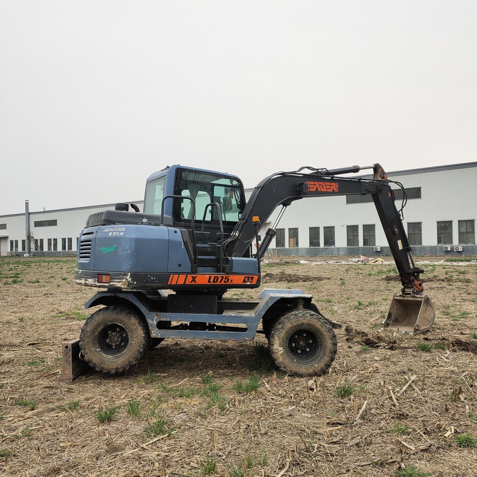 个人转让雷道75挖机 二手轮式挖掘机