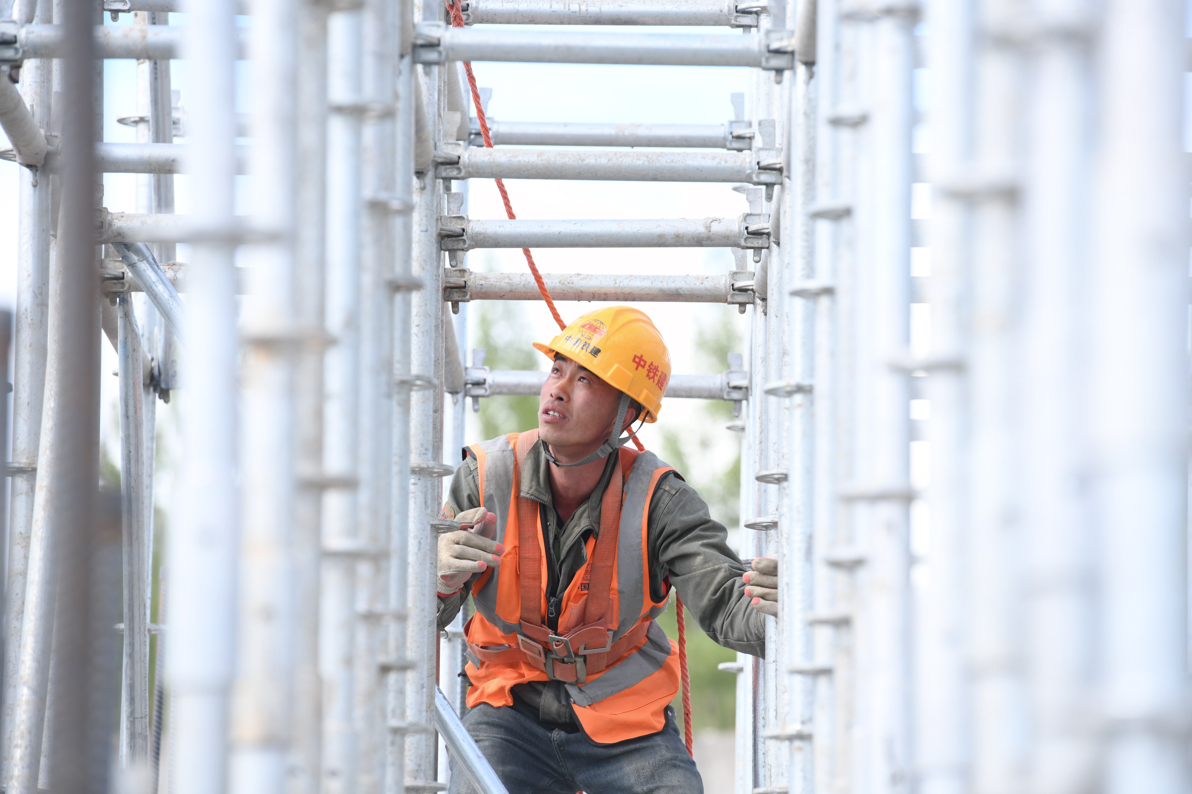 (经济)中国最北高铁站伊春西站主体结构施工火热推进