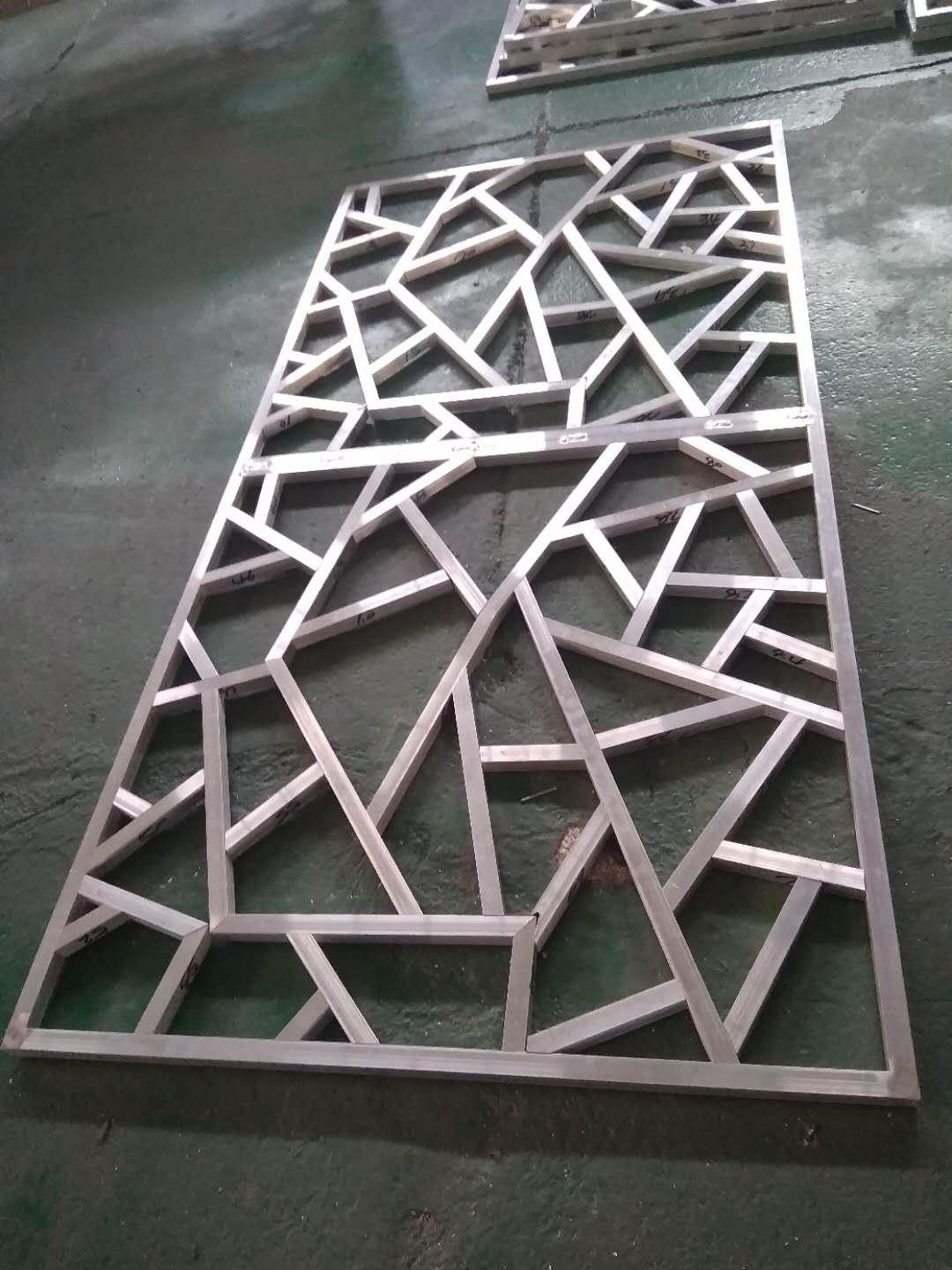 咖啡色防盗网铝格栅是什么价钱