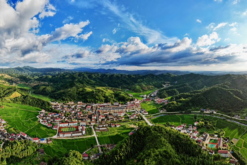 江西资溪县宣传部长吴雪峰:推动"旅游 工业 康养 研学"融合发展|世界