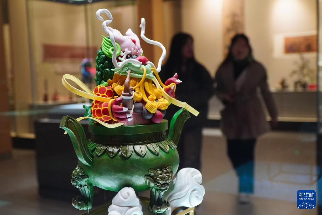 淄博举办龙年主题软陶艺术作品展
