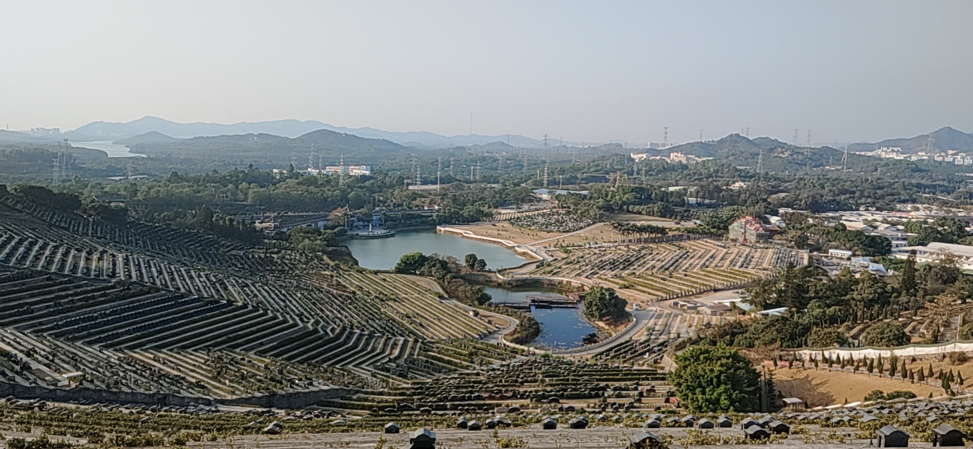 深圳南山西丽报恩福地墓园