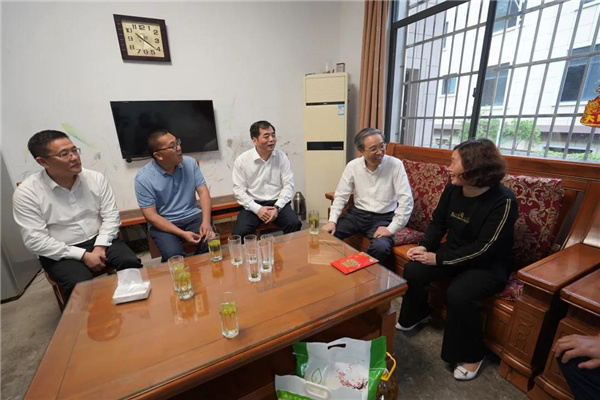 潘家玮赴淳安千岛湖镇开展"办实事,解难题,减负担"专题实践活动:深化