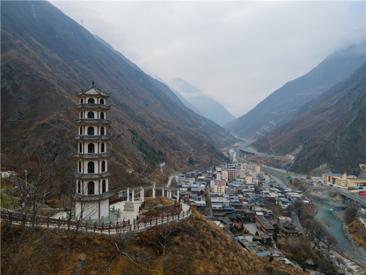 四川理县薛城上的筹边楼 荡气回肠的千年茶马古镇