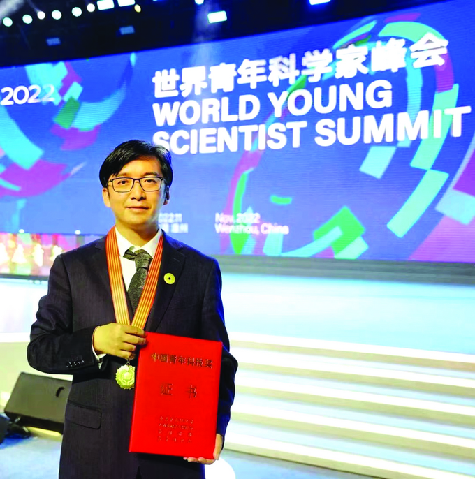 苏州大学何耀教授获第十七届中国青年科技奖