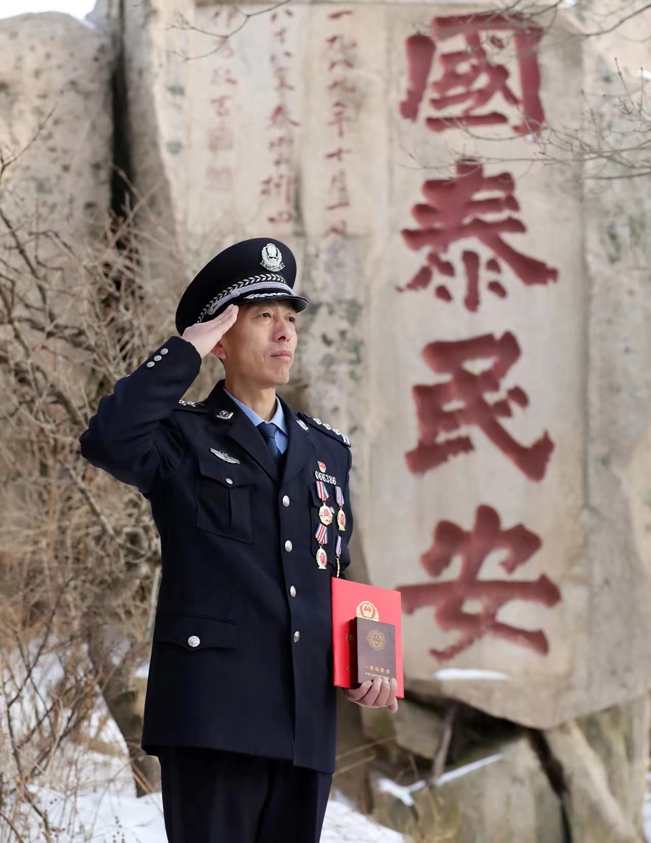 优秀民警图片