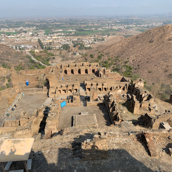 犍陀罗地区发生"暴力毁佛",1700年佛像成为石碴