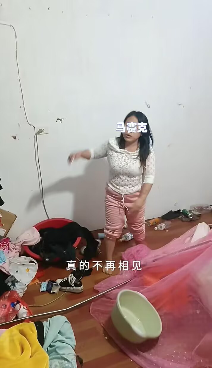 河南4婚女子吵架,邊砸傢俱邊怒斥老公:我3個前夫哪個都比你強