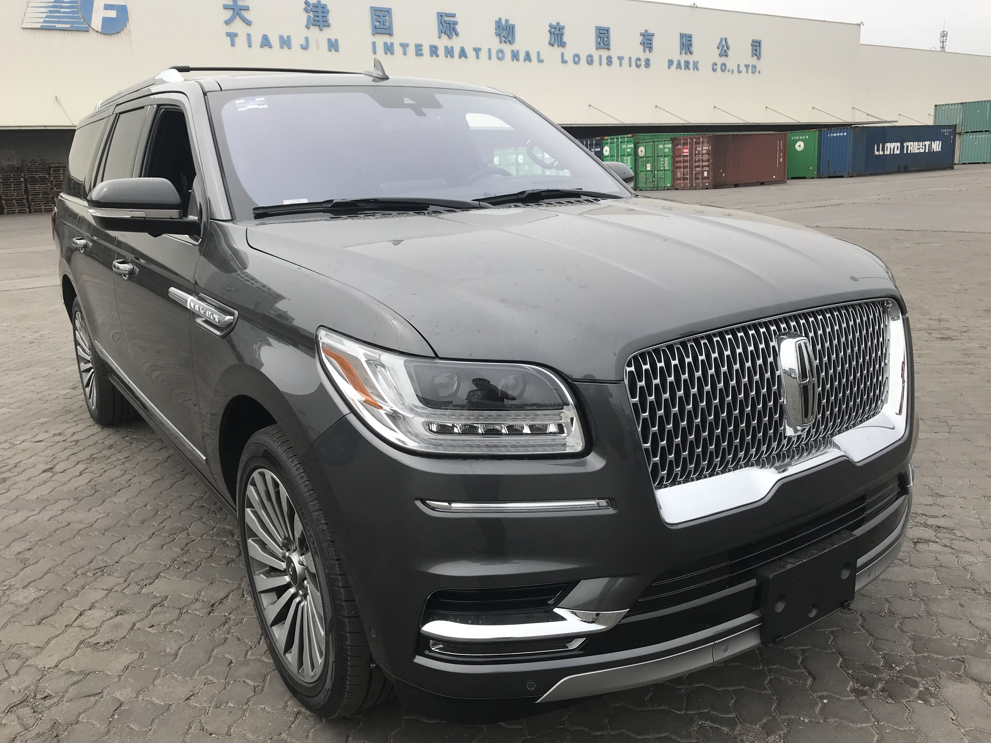 天津港数以万计的进口车,为啥打7折都难卖掉?内行人透露出原因