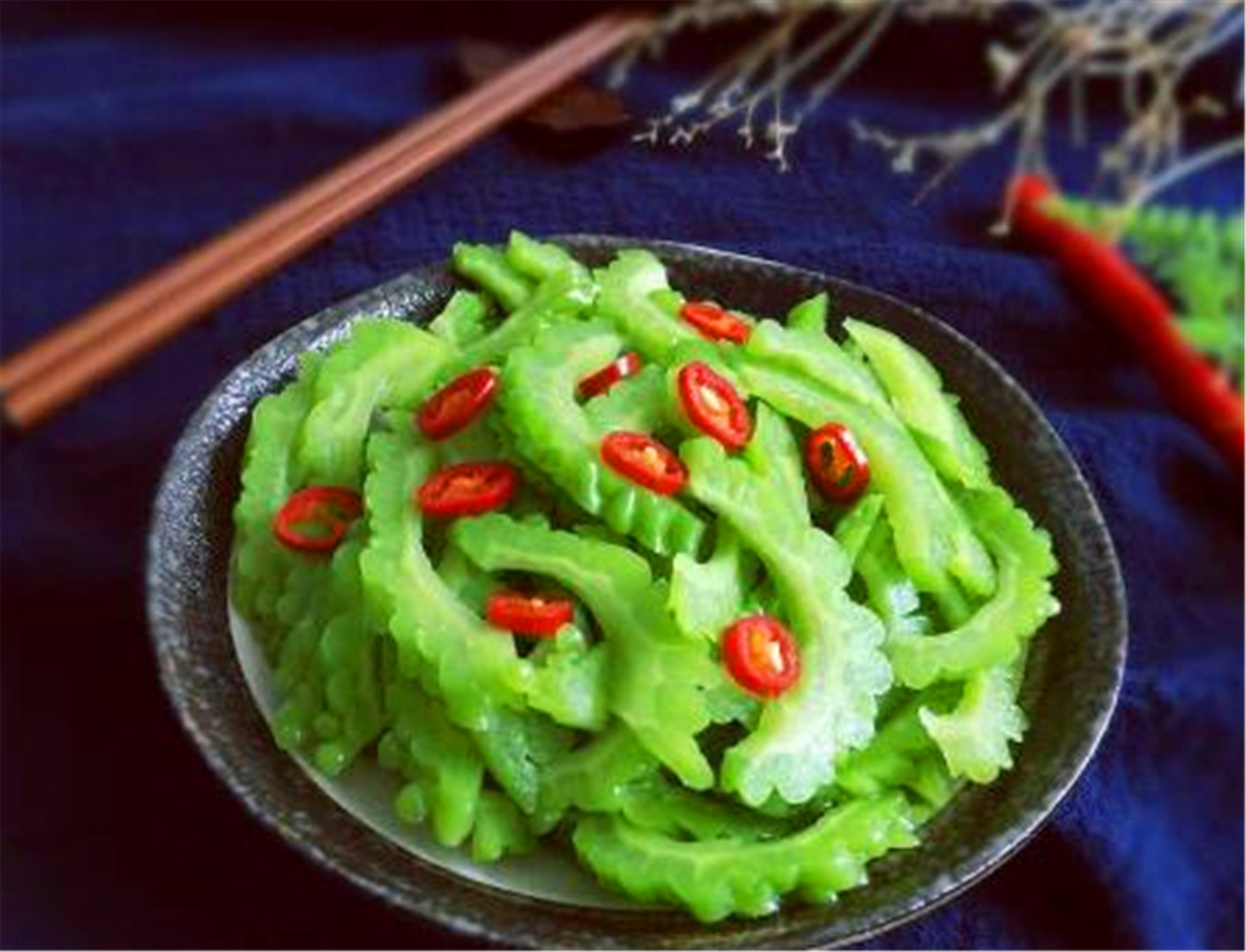 凉拌苦瓜太苦不想吃?教你1招技巧切掉"苦源",一点苦味都没有