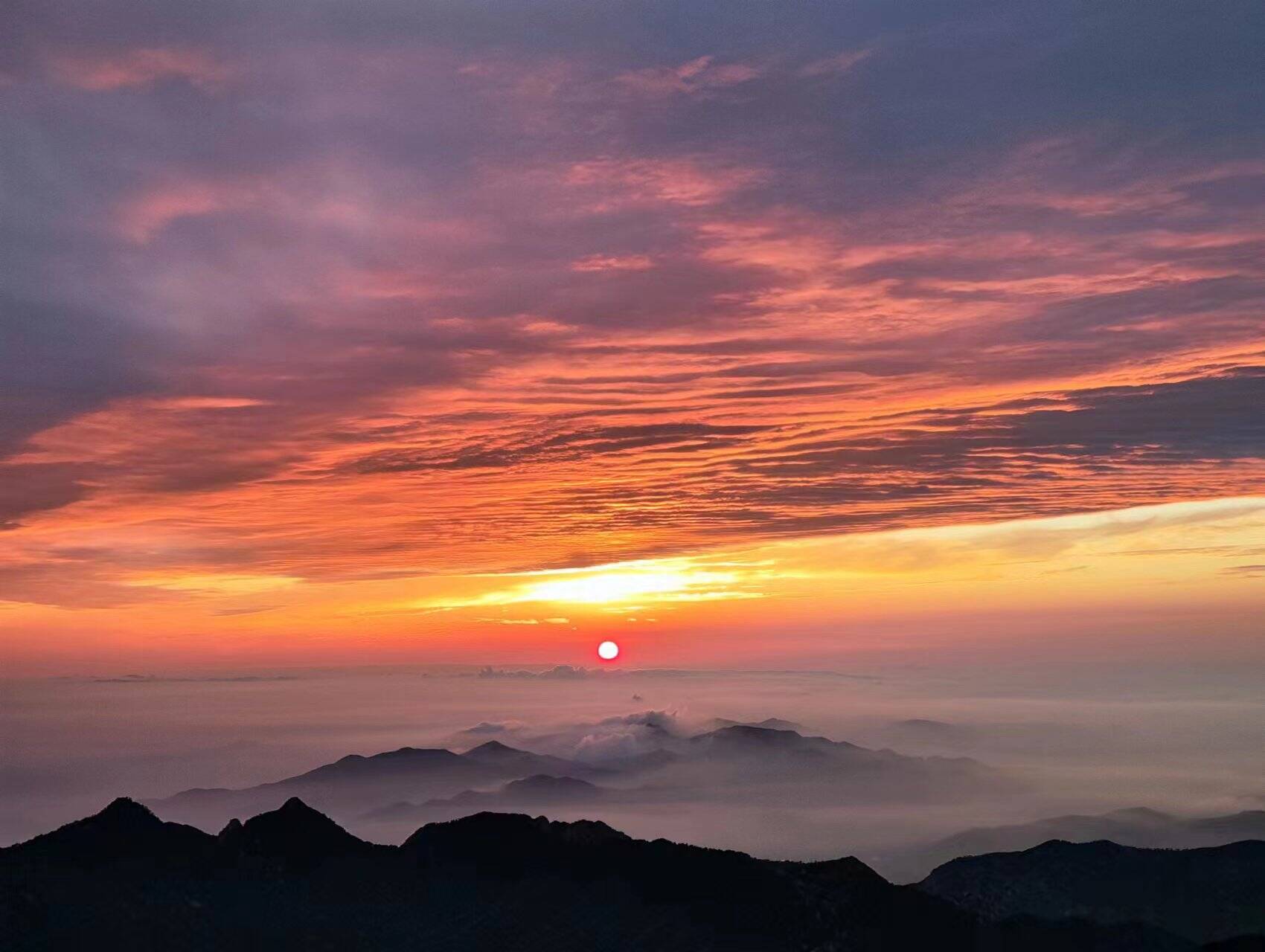 夕阳西下红霞满天 泰山再现奇观晚霞夕照