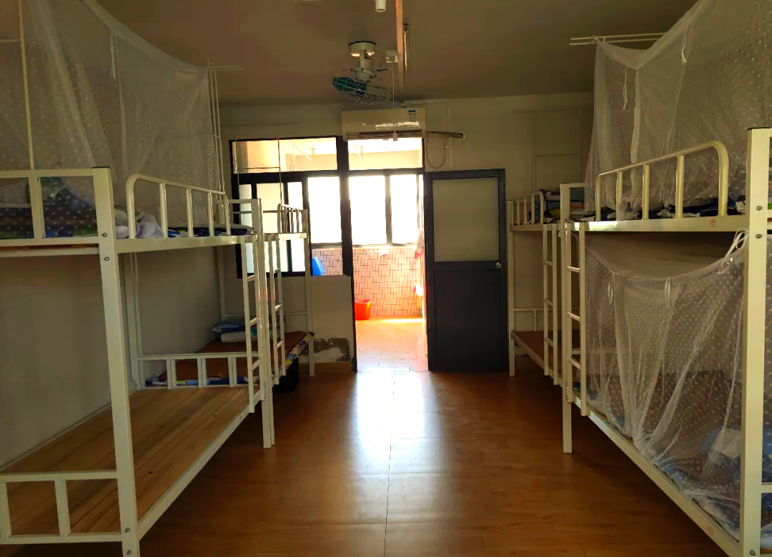 16金桂实验高级中学的宿舍条件同样优越,为学生提供了舒适的生活环境