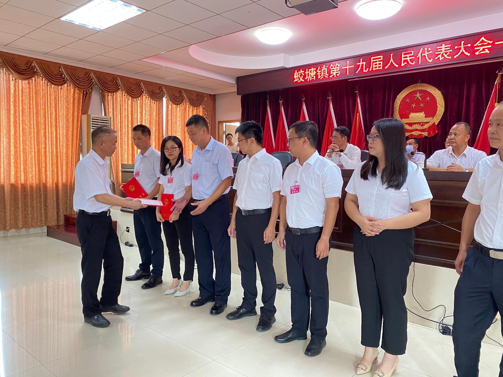 蛟塘镇第十九届人民代表大会第一次会议顺利召开