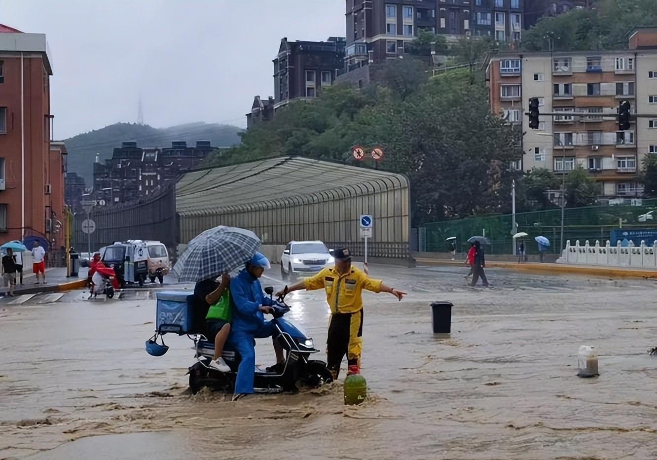 北京百年一遇的暴雨,地方水量超140個西湖,南水北調真的多餘嗎?