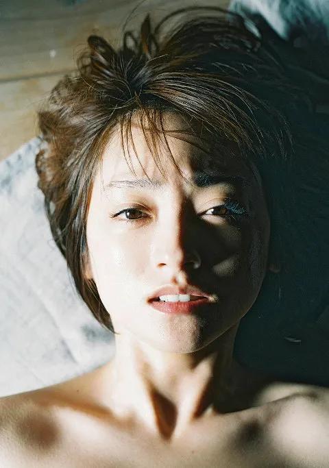 安达佑实的写真集"私生活"鉴赏