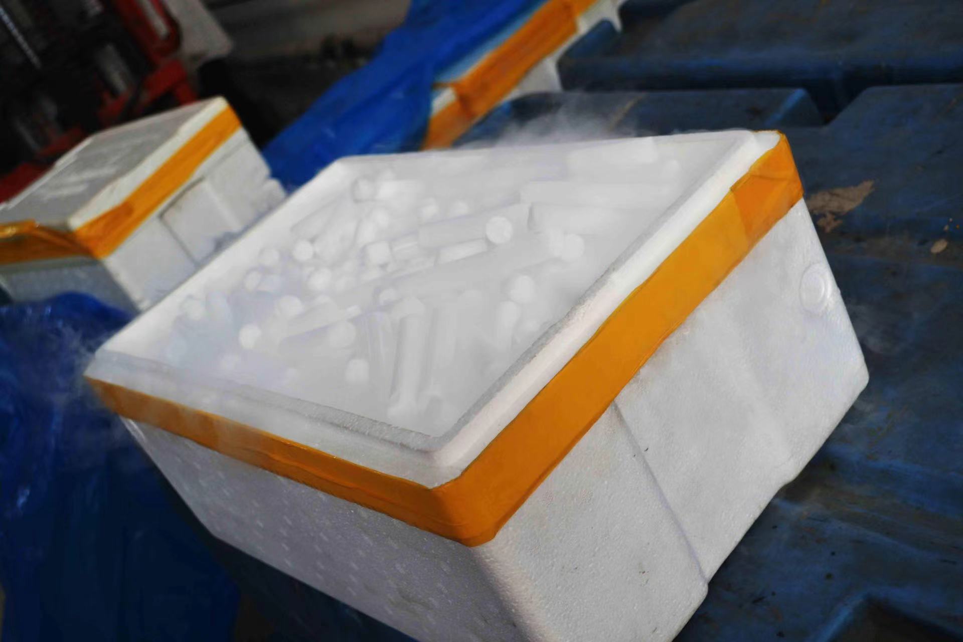 上海干冰哪里有得卖-干冰一公斤多少钱-冷冻保鲜干冰配送电话