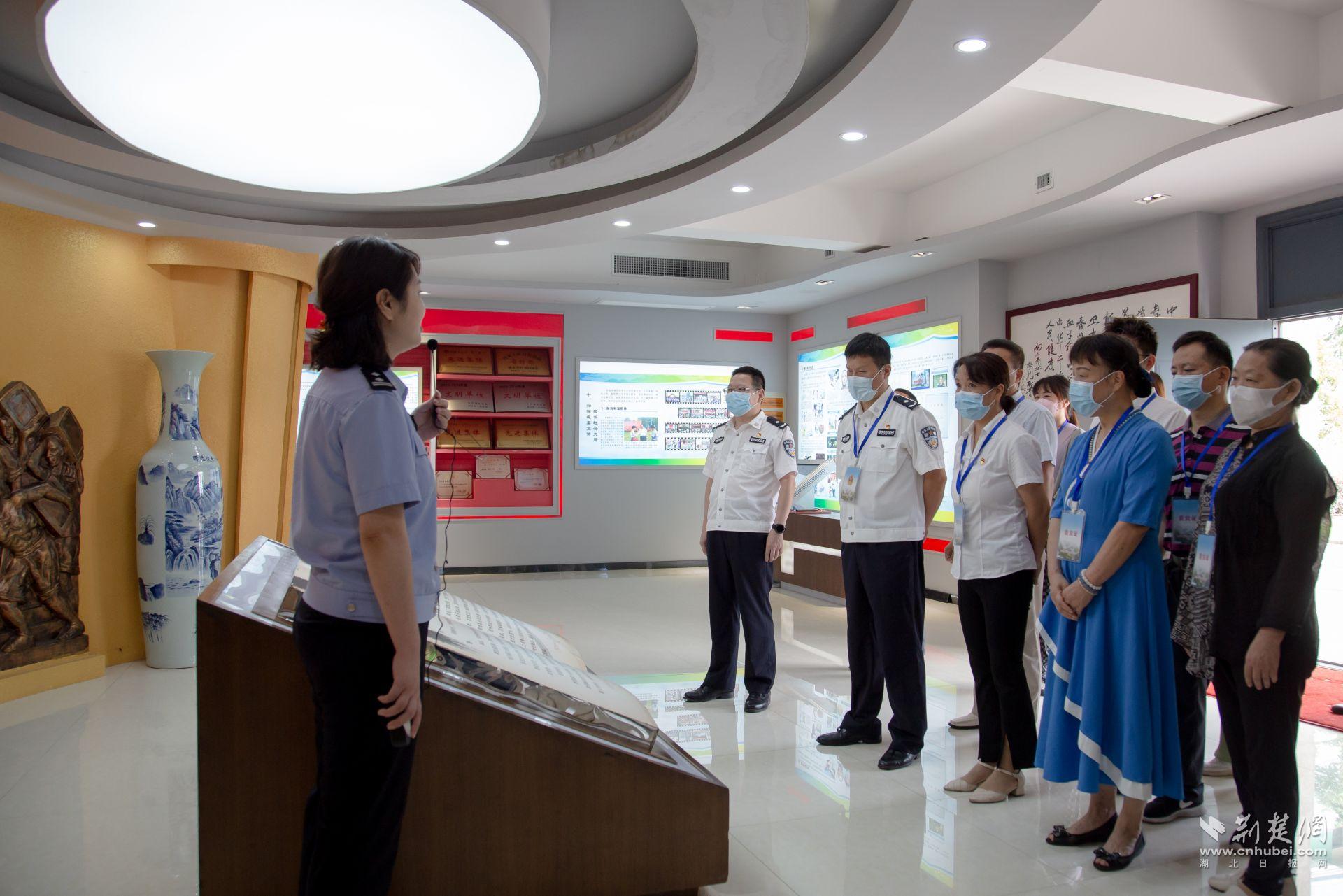 省戒毒管理局,省狮子山强戒所联合下沉社区开展禁毒戒毒法治宣传教育