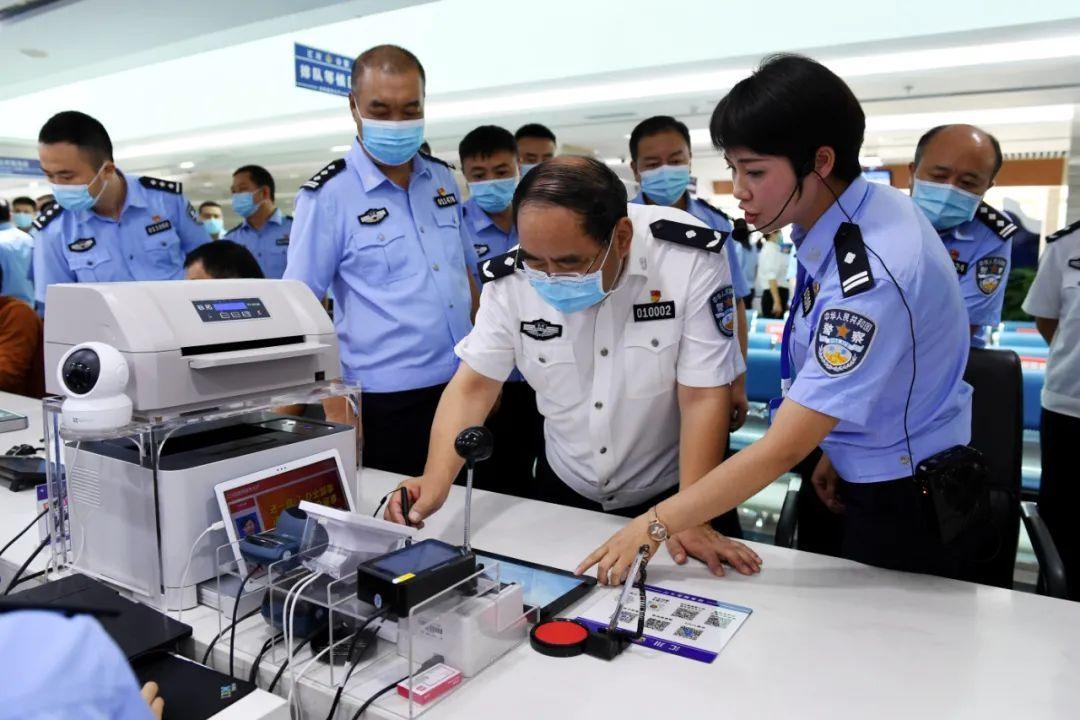 王思来率队观摩汇川区政务服务中心公安窗口
