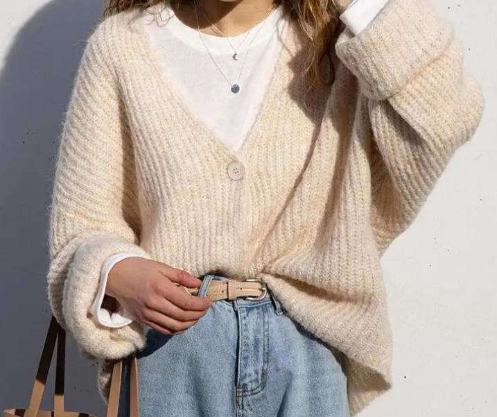 低领毛衣里面穿什么打底?