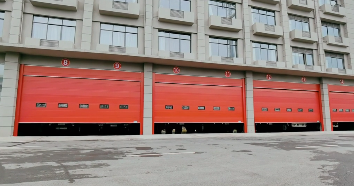消防站车库门为什么选择工业提升门?