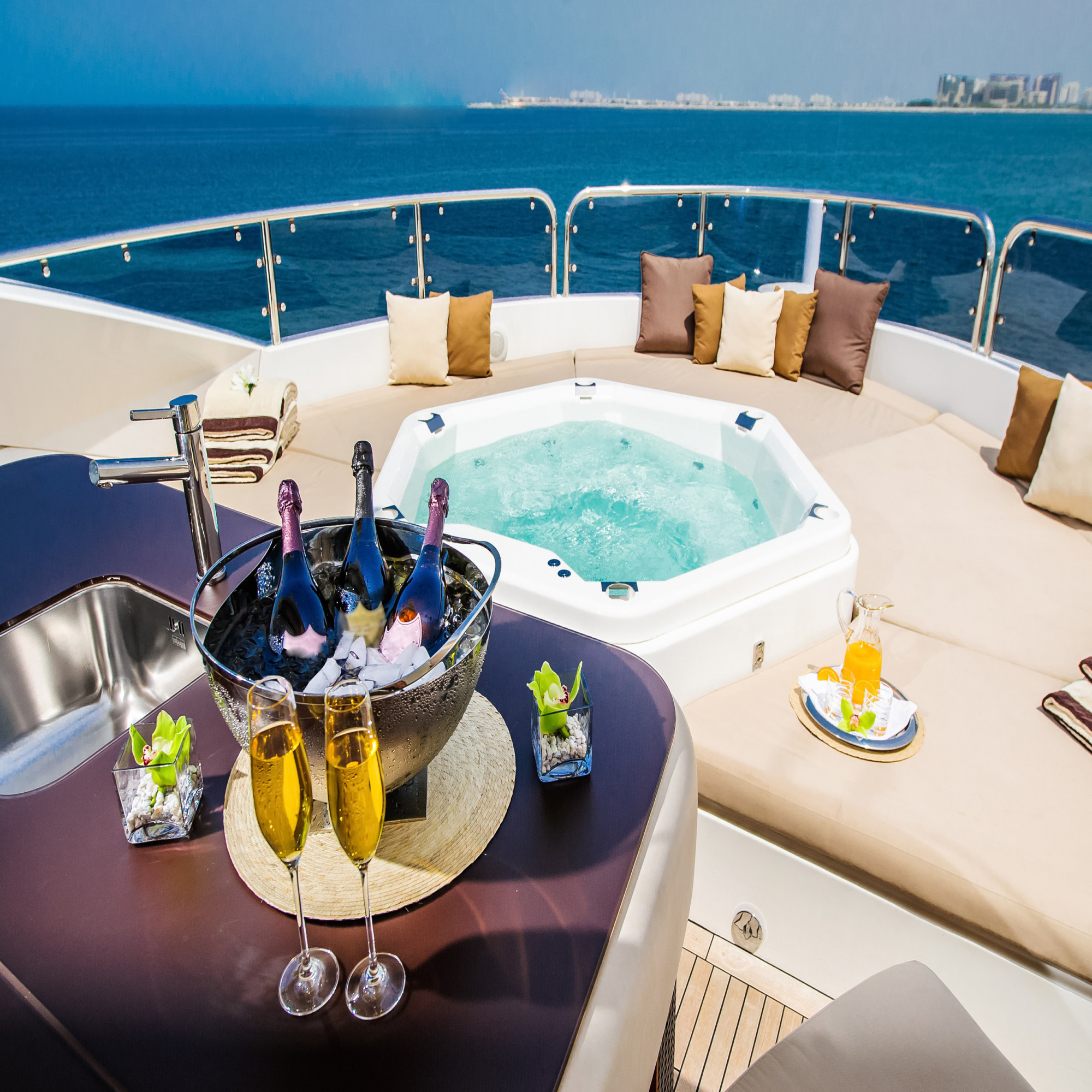 人均650,体验一次豪华游艇出海!