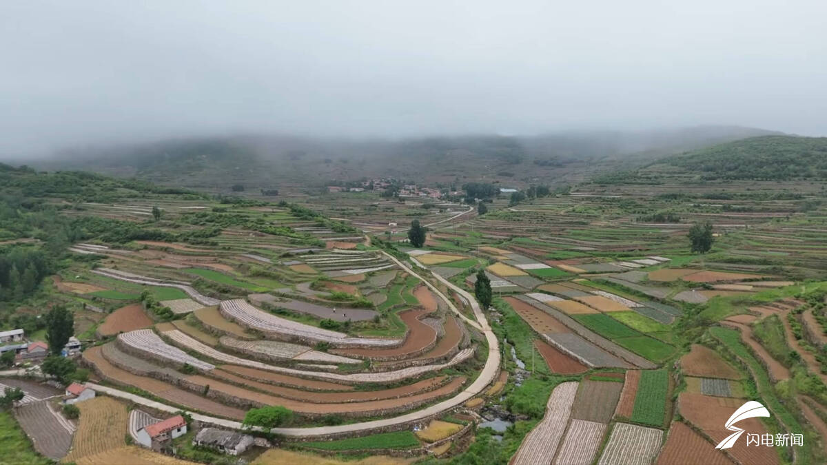日照莒县：雨后初霁梯田美 - 图2
