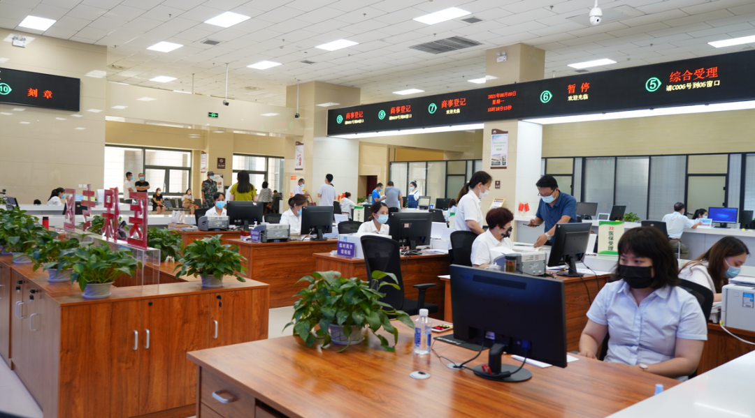 县政务服务大厅:"一站式"服务 营造一流便民营商环境